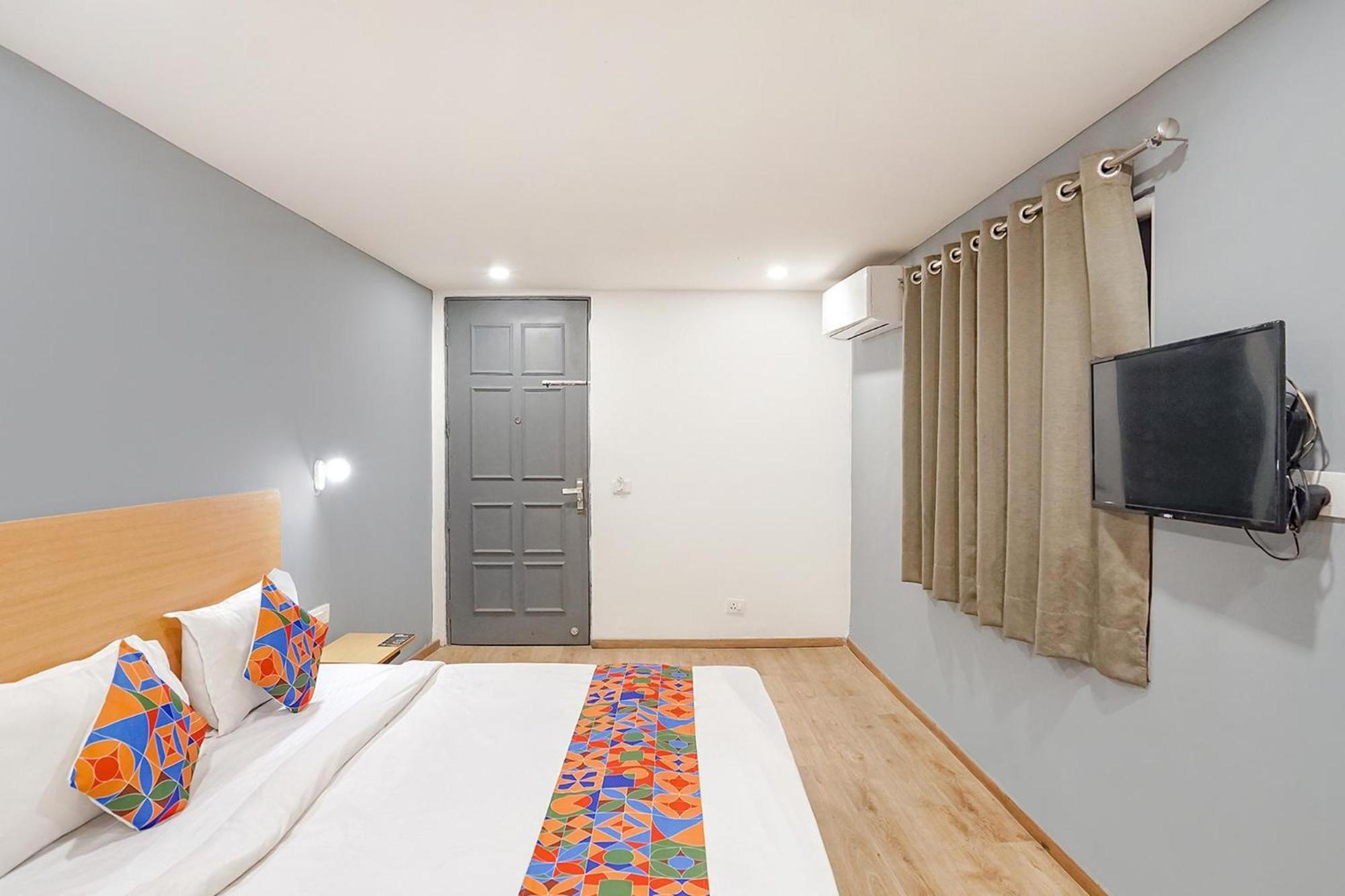 Super Townhouse O Hotel Aditya Residency Near Parthala Over Bridge Sector 121 Noida Indirapuram Екстериор снимка