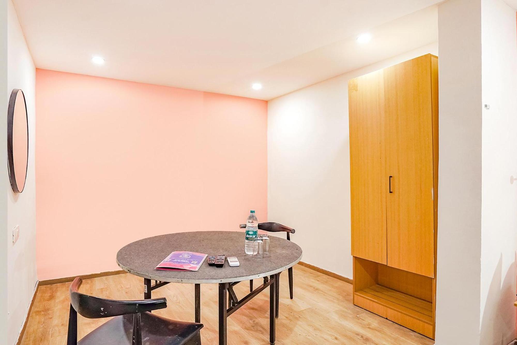 Super Townhouse O Hotel Aditya Residency Near Parthala Over Bridge Sector 121 Noida Indirapuram Екстериор снимка