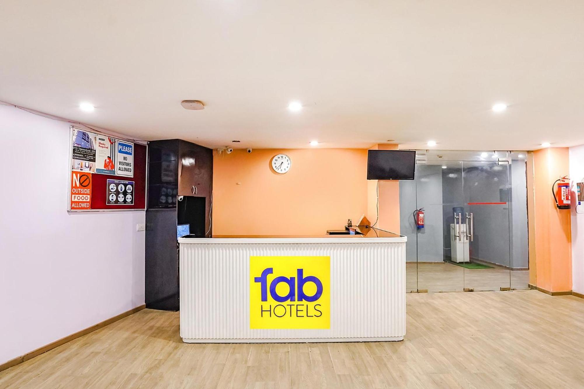 Super Townhouse O Hotel Aditya Residency Near Parthala Over Bridge Sector 121 Noida Indirapuram Екстериор снимка