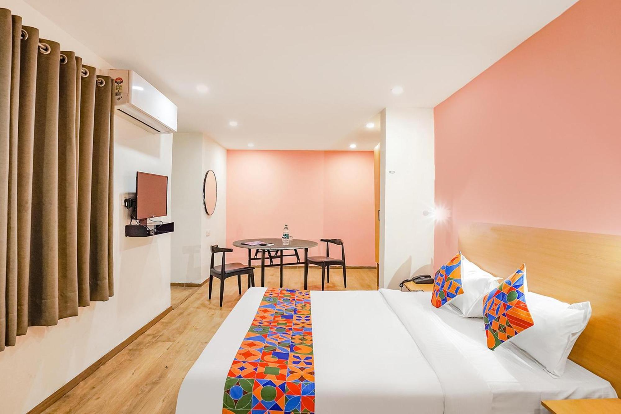 Super Townhouse O Hotel Aditya Residency Near Parthala Over Bridge Sector 121 Noida Indirapuram Екстериор снимка