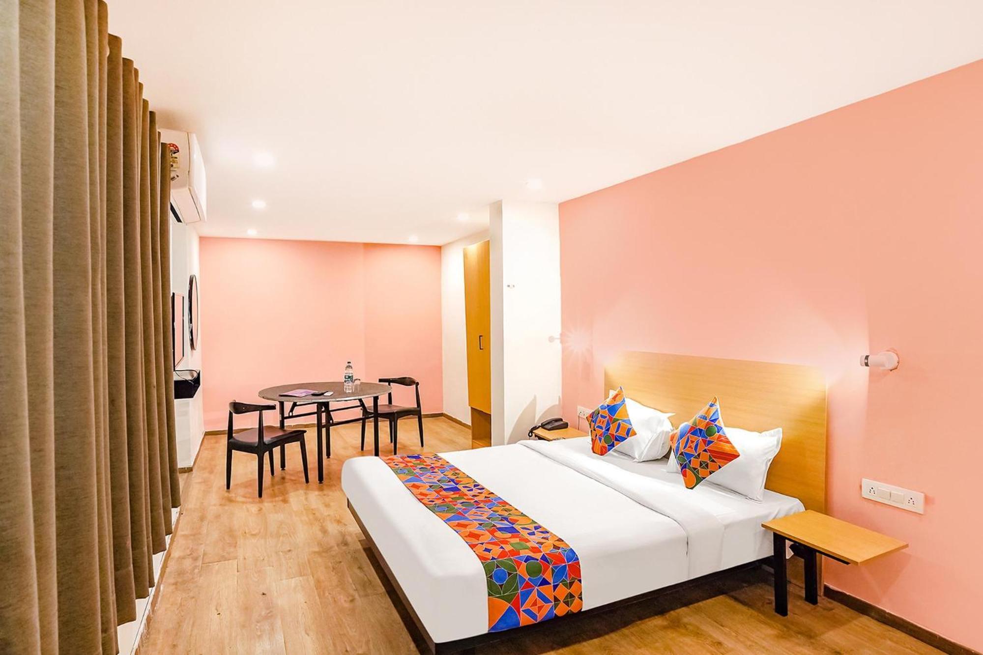 Super Townhouse O Hotel Aditya Residency Near Parthala Over Bridge Sector 121 Noida Indirapuram Екстериор снимка
