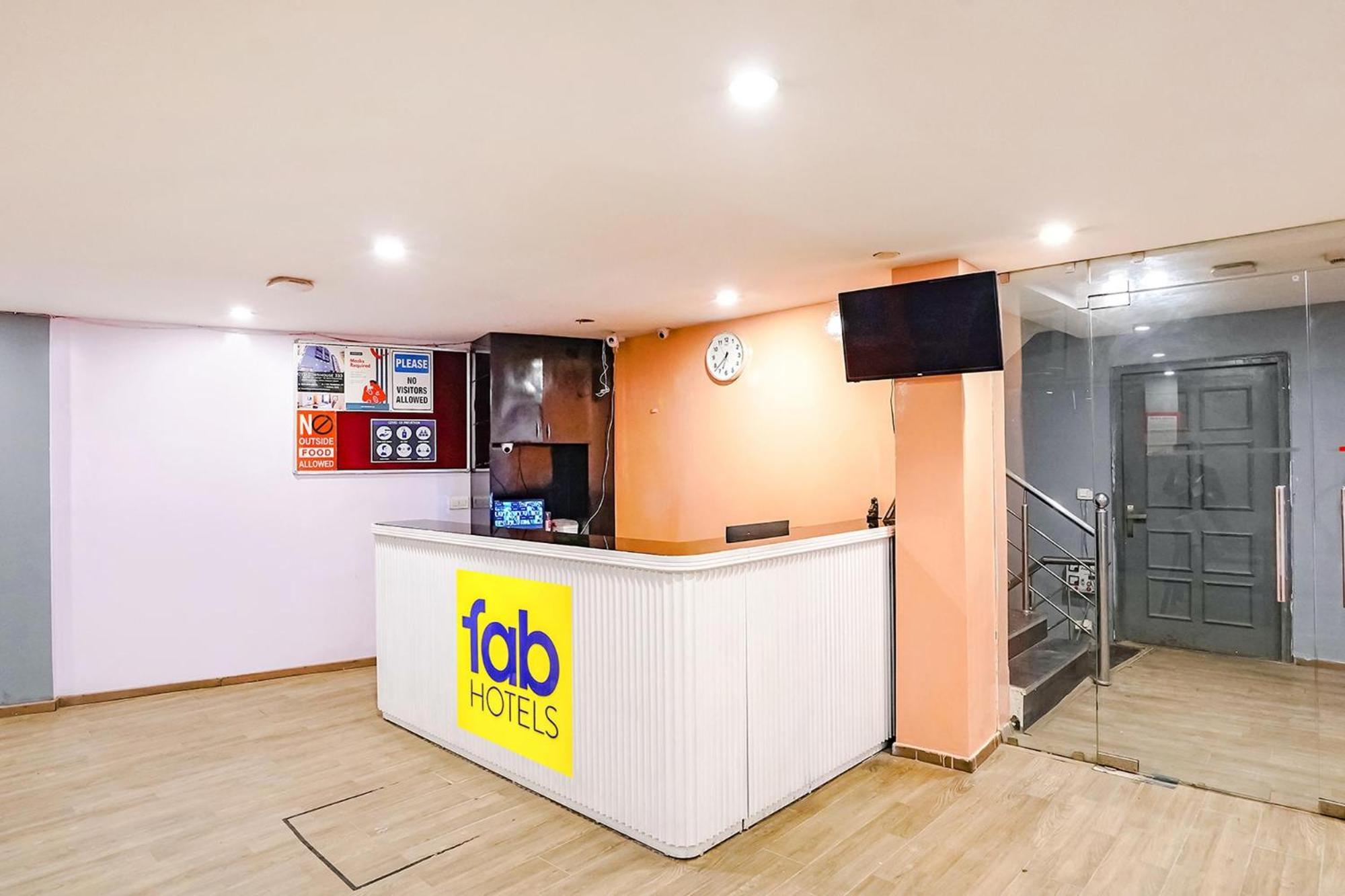 Super Townhouse O Hotel Aditya Residency Near Parthala Over Bridge Sector 121 Noida Indirapuram Екстериор снимка