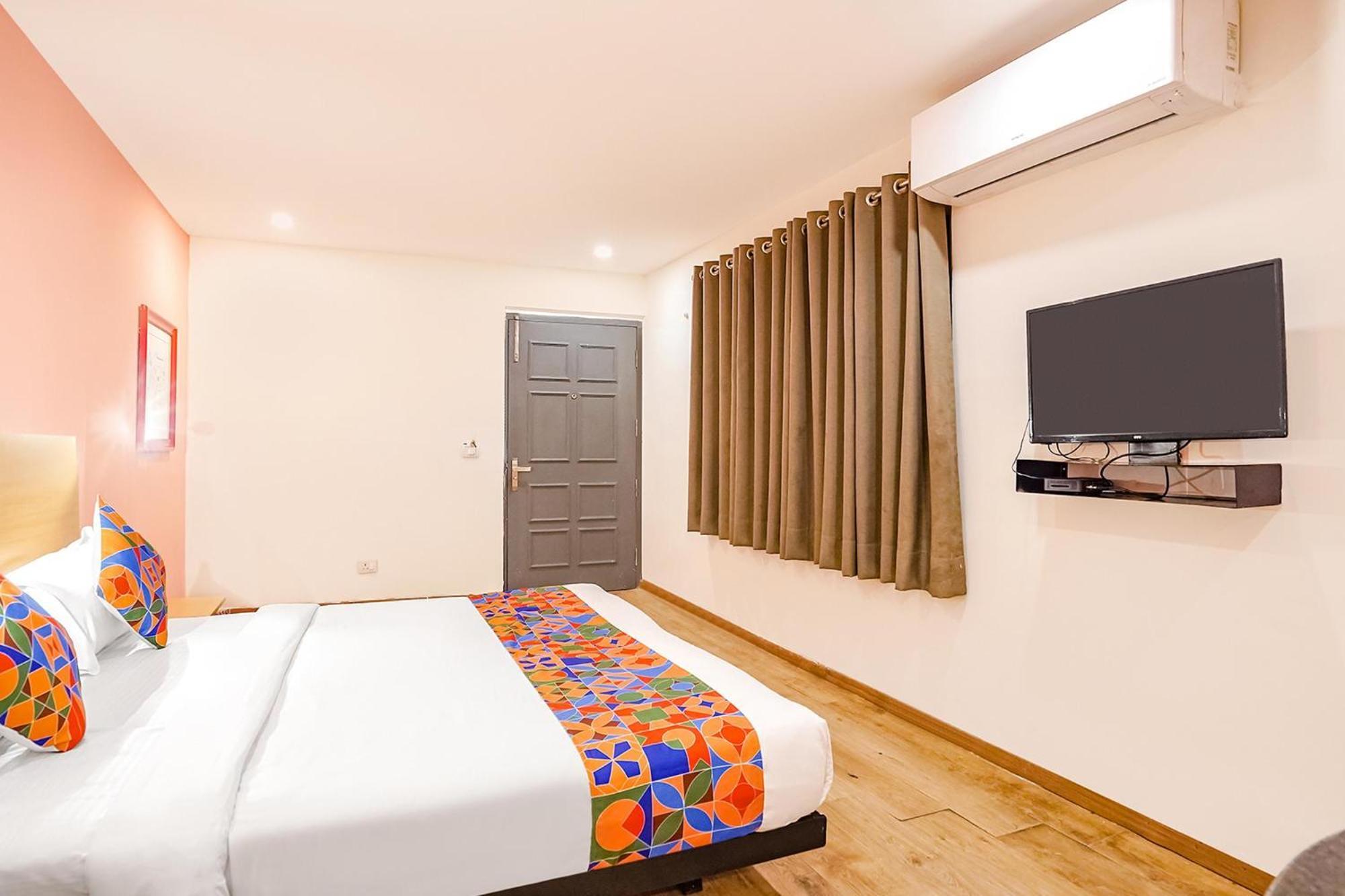 Super Townhouse O Hotel Aditya Residency Near Parthala Over Bridge Sector 121 Noida Indirapuram Екстериор снимка