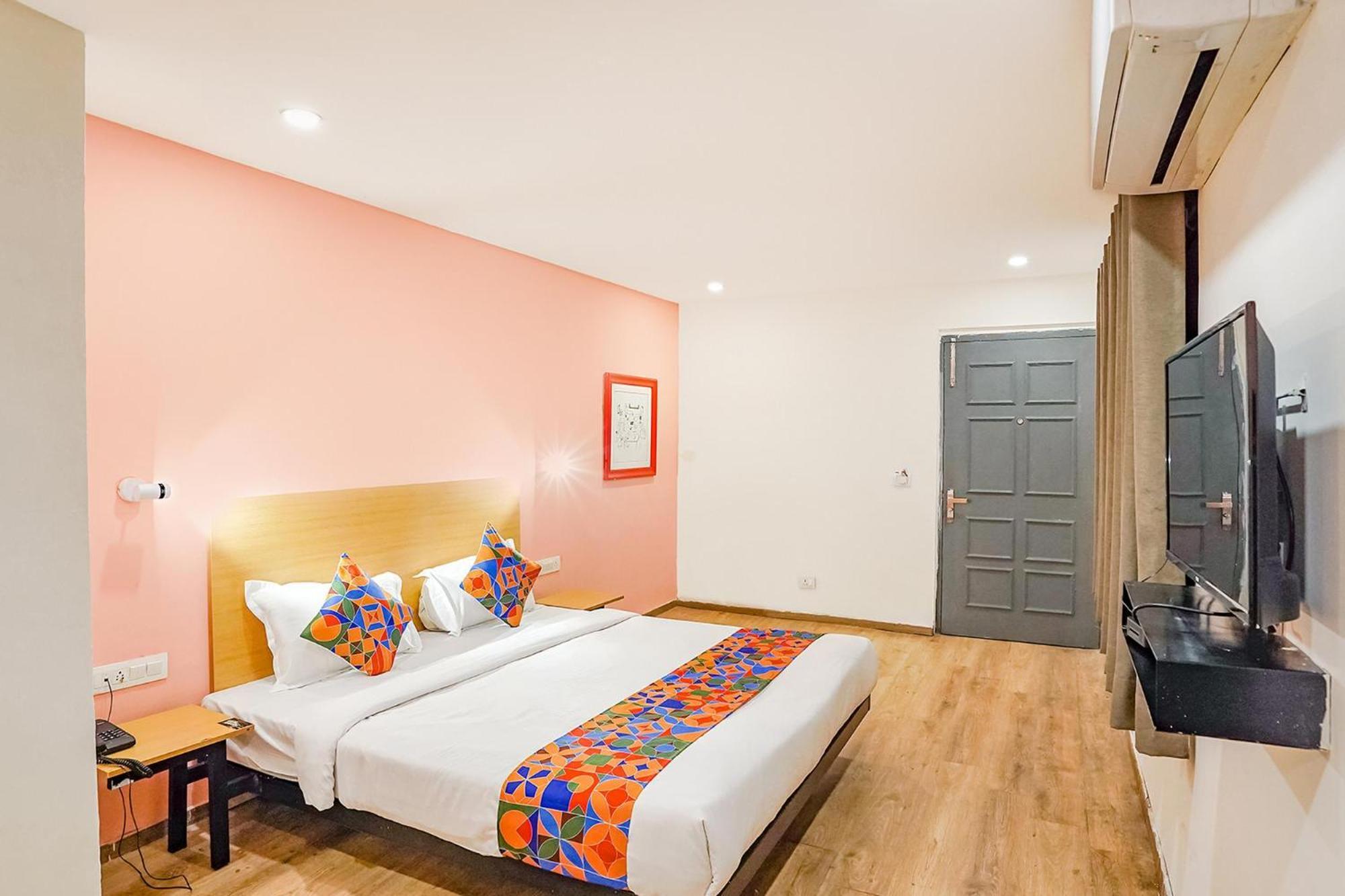 Super Townhouse O Hotel Aditya Residency Near Parthala Over Bridge Sector 121 Noida Indirapuram Екстериор снимка