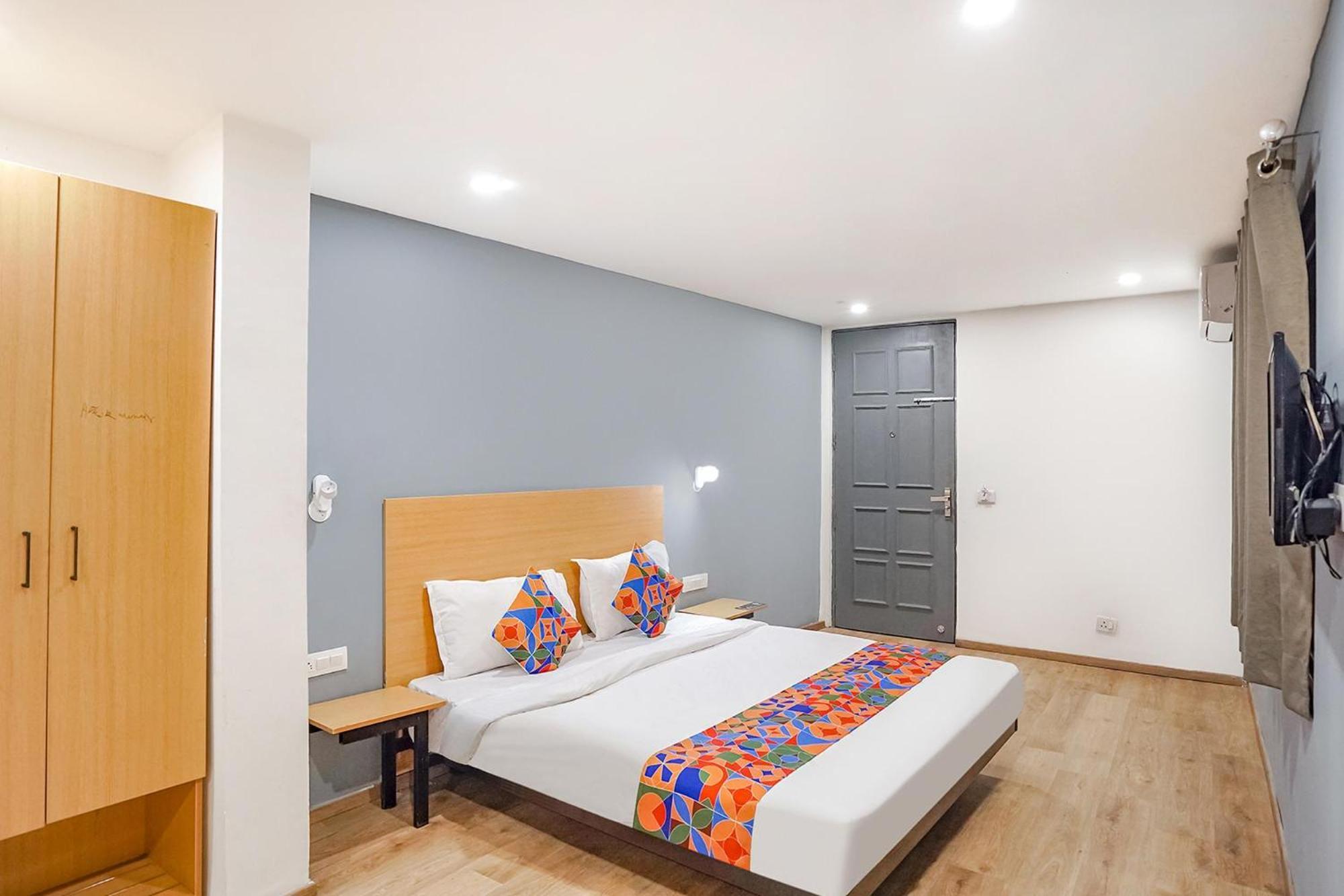 Super Townhouse O Hotel Aditya Residency Near Parthala Over Bridge Sector 121 Noida Indirapuram Екстериор снимка