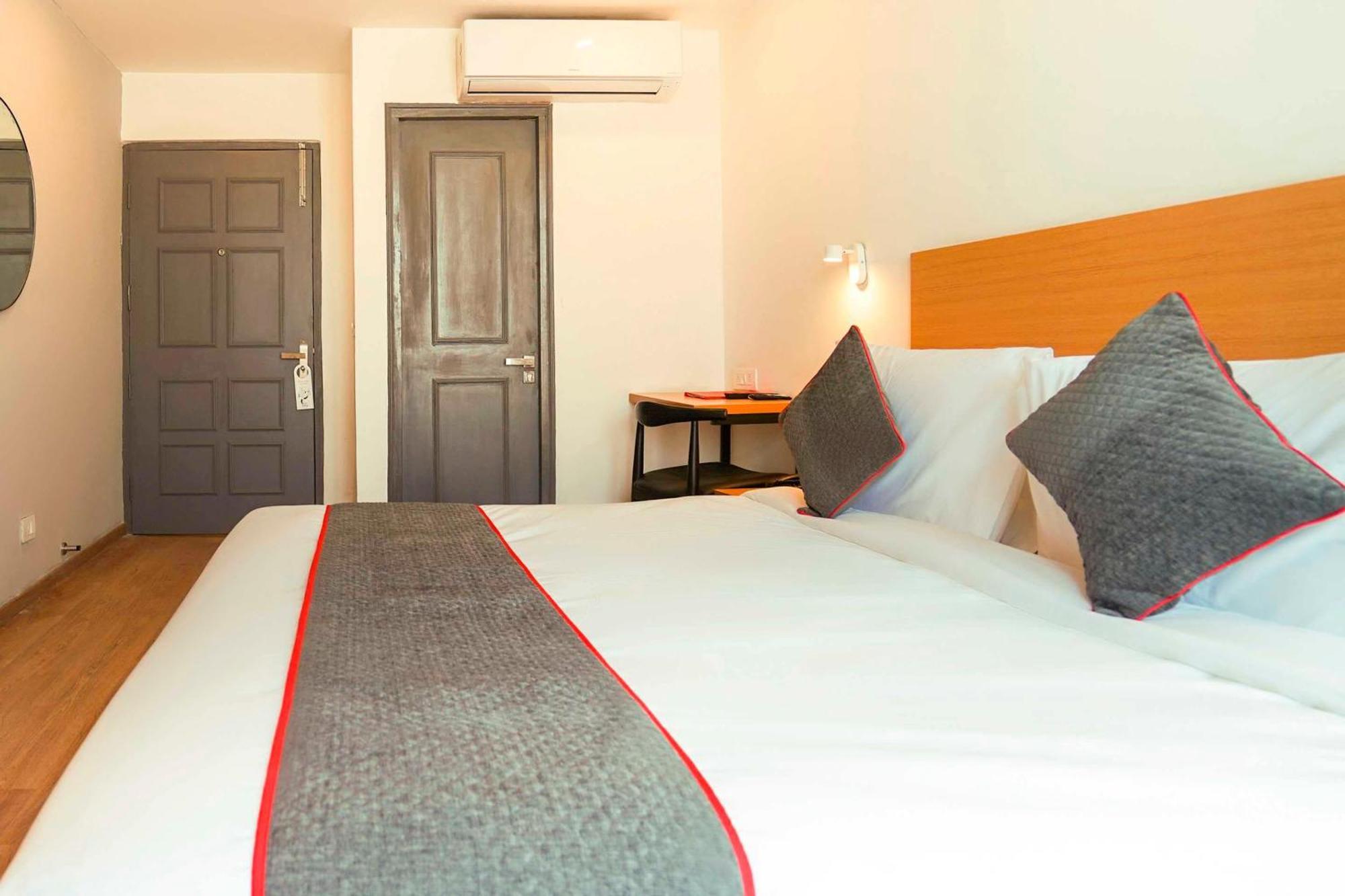 Super Townhouse O Hotel Aditya Residency Near Parthala Over Bridge Sector 121 Noida Indirapuram Екстериор снимка