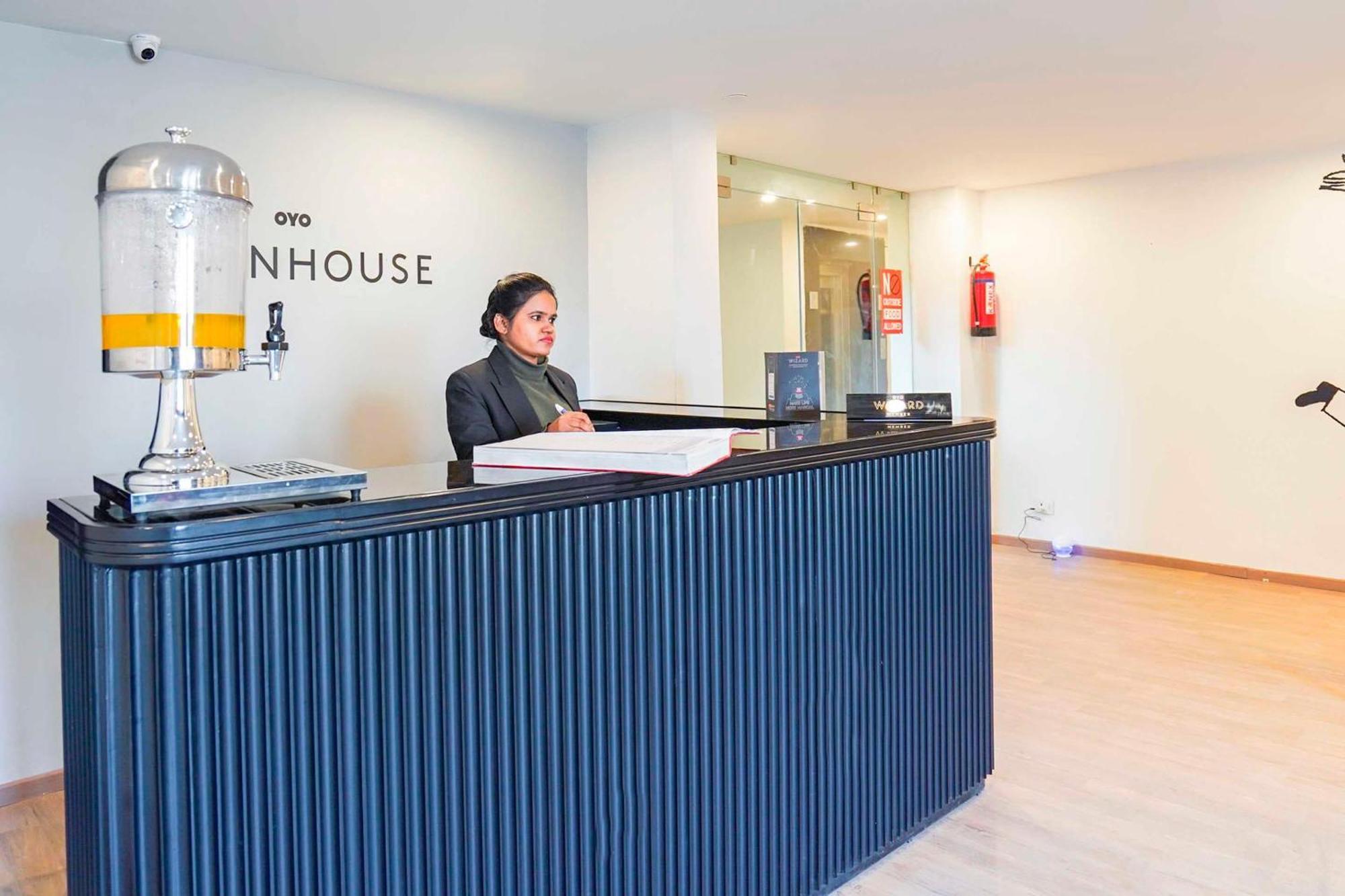 Super Townhouse O Hotel Aditya Residency Near Parthala Over Bridge Sector 121 Noida Indirapuram Екстериор снимка