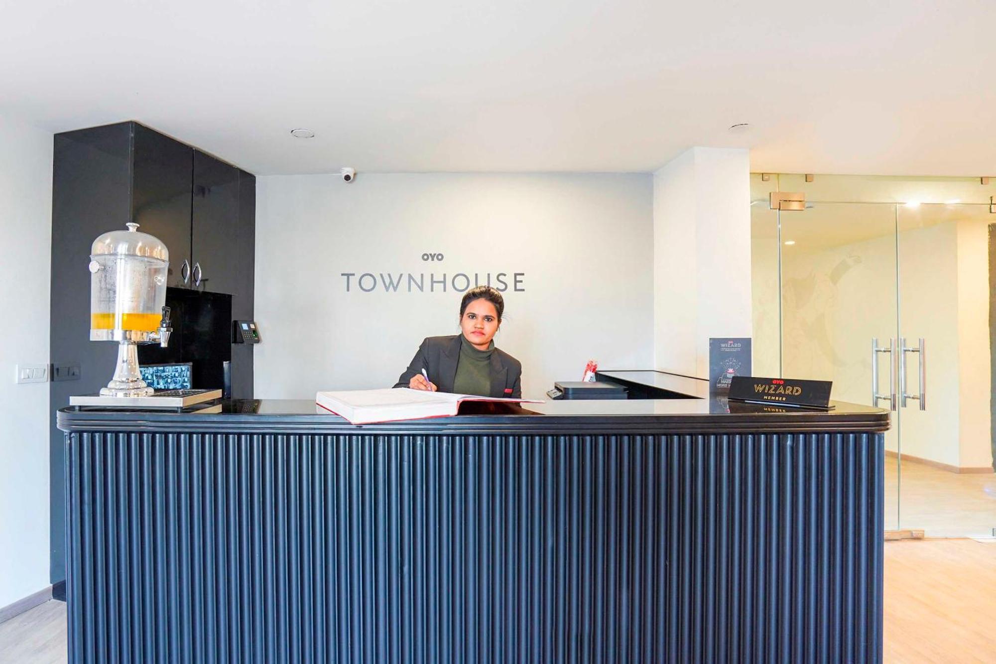 Townhouse O Hotel Aditya Residency Near Parthala Over Bridge Sector 121 Noida Indirapuram Екстериор снимка