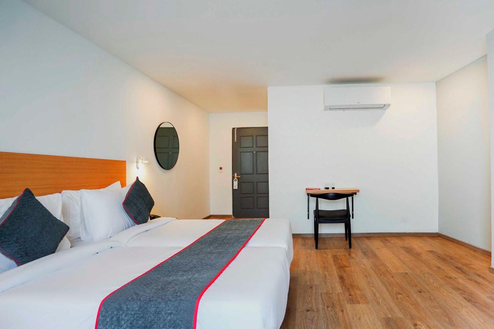 Super Townhouse O Hotel Aditya Residency Near Parthala Over Bridge Sector 121 Noida Indirapuram Екстериор снимка