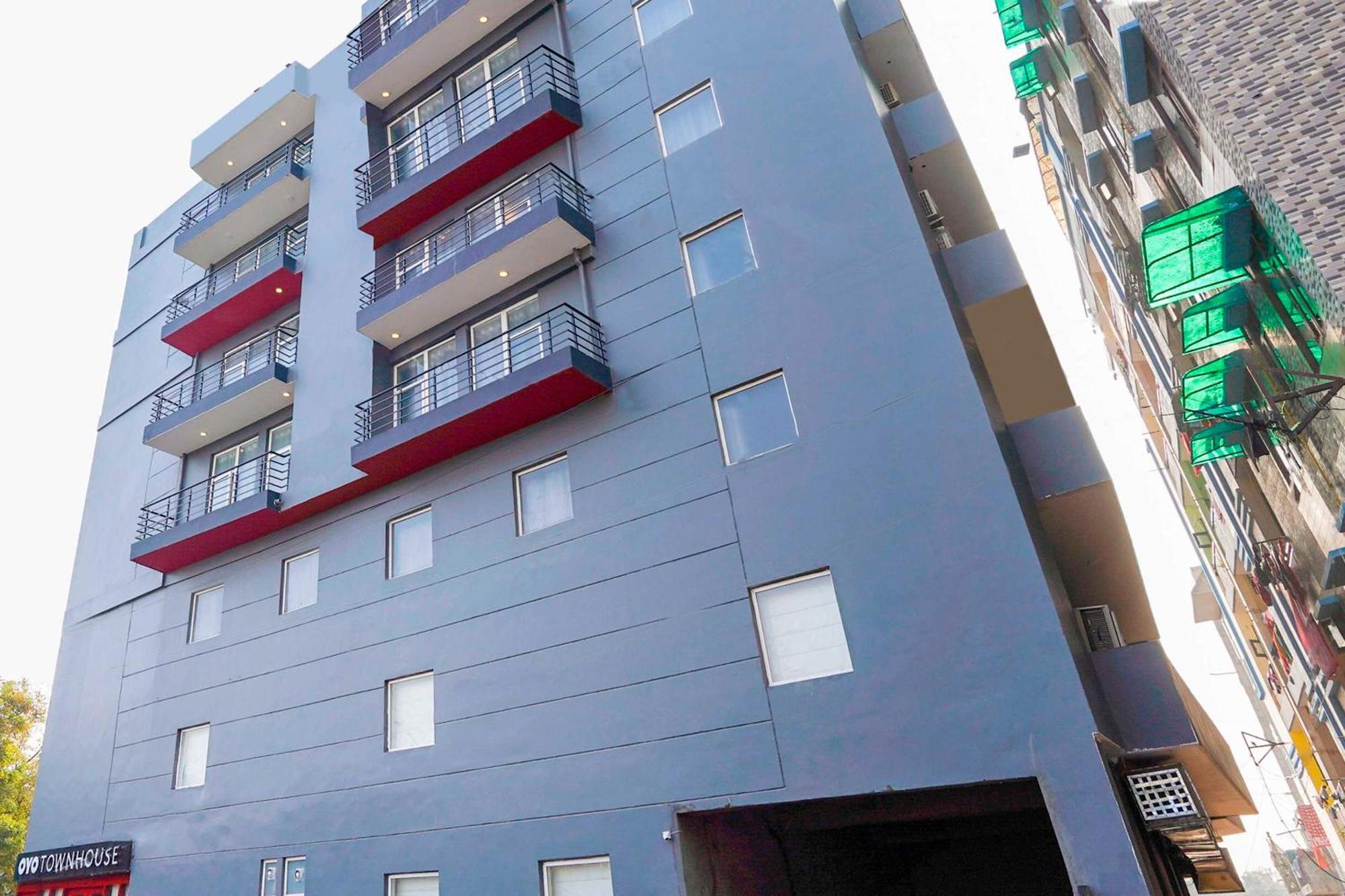 Super Townhouse O Hotel Aditya Residency Near Parthala Over Bridge Sector 121 Noida Indirapuram Екстериор снимка